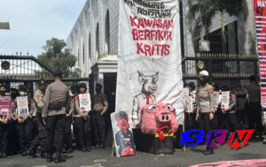 Massa Bawa Patung Babi Didepan Gedung DPRD Sumut Saat Hari Buruh, Ini Dia Artinya
