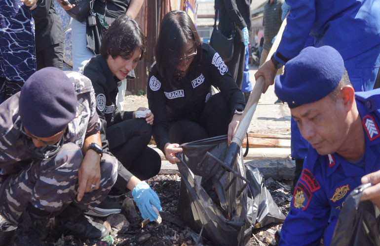 Patroli Laut dan Bersih Pantai, Ditpolairud Bersama Bid Humas Polda Lampung Ajak Warga Peduli Lingkungan