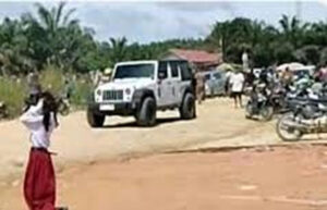 Doa Bersama Warga Tesso Nilo, Ada Penampakan Mobil Rubicon, Punya Siapa ?