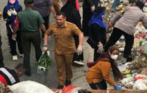 Kebijakan Pj Sekda Pekanbaru Zulhelmi Arifin Terkait ASN Ikut Piket Sampah Dipertanyakan Oleh DPRD