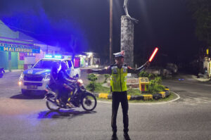 Sat Lantas Polres Pesisir Barat laksanakan Patroli Blue light, Begini Kegiatannya.