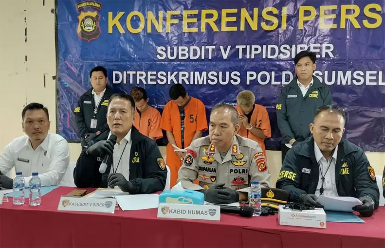 Jual Video Porno Dan Layanan VCS, Bapak Dan Anak Berakhir Di Kantor Polisi