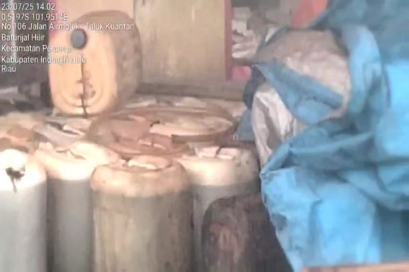 Mafia BBM Berkeliaran Di Inhu, Jarak Mapolsek Peranap Dengan SPBU Berdekatan, Kok Bisa Terjadi