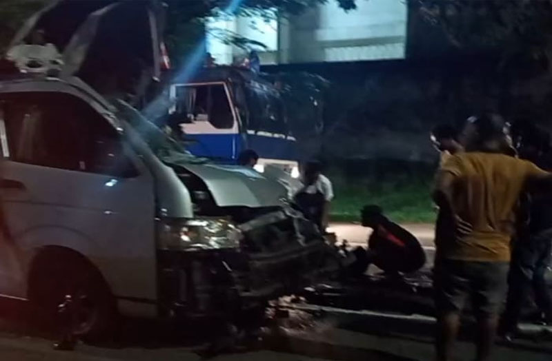 1 Orang Tewas, 5 Orang Luka, Travel Sibolga – Medan Tabrakan Di Tol Belmera