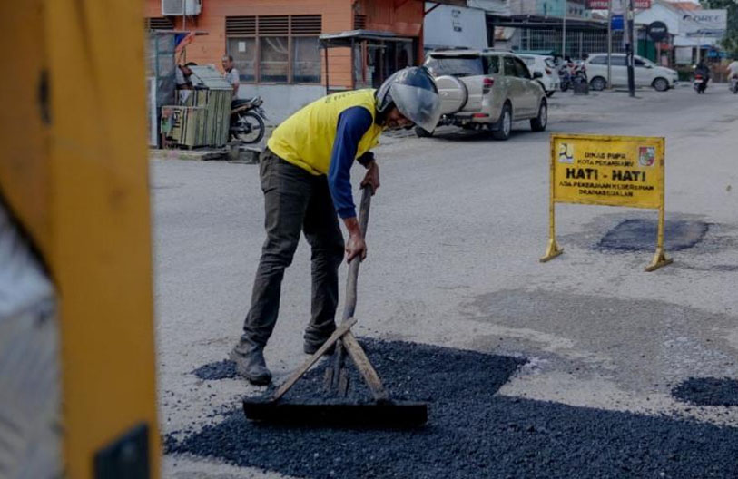 151 Ruas Jalan Rusak Di Pekanbaru Di Perbaiki Dengan Cara Tambal Sulam, Begini Kata Wali Kota Nya