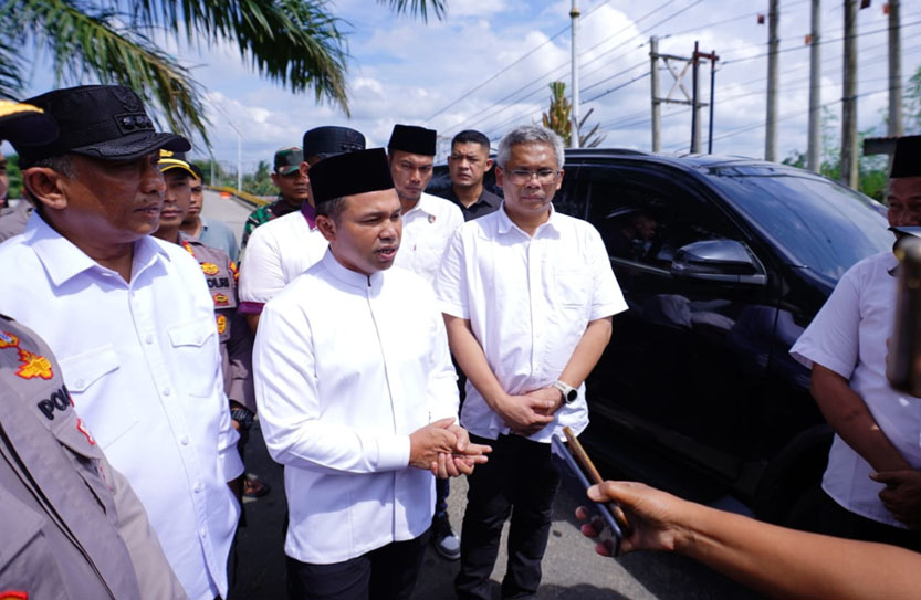 Gubernur Riau Dan Bupati Rokan Hulu Tinjau Perbaikan Jembatan Ujung Batu