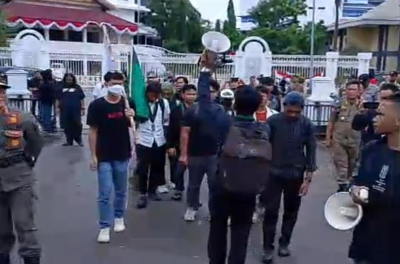 Kawasan Perkantoran Di Batam Mulai Didatangi Sekelompok Mahasiswa Gelar Aksi Unjuk Rasa