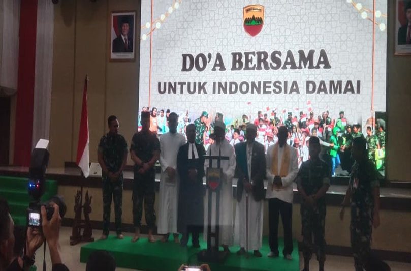 Kodam l /BB Lakukan Doa Bersama untuk Indonesia Damai .