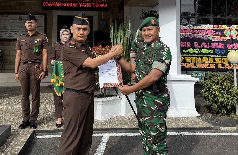 Perkuat Sinergitas, Kejari Lampung Barat dan Kodim 0422/Lampung Barat Laksanakan Apel Gabungan