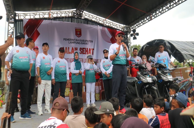 Ribuan Masyarakat Padati Semarak Pesta Rakyat HUT Kabupaten Lampung Barat Ke 34
