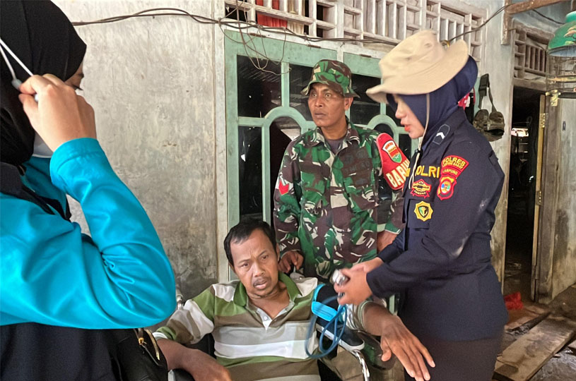 SIDOKKES Polres Lampung Barat gerak Cepat Beri Pelayanan Kesehatan Kepada Warga Yang Terdampak Banjir Bandang.