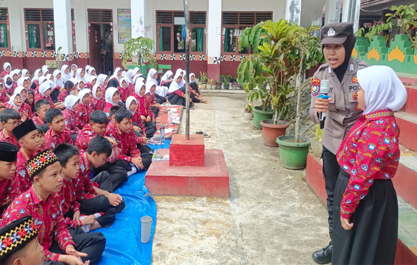 Sat Binmas Polres Lampung Barat Sosialisasi Anti Bullying Di SDN 1 Way Mengaku
