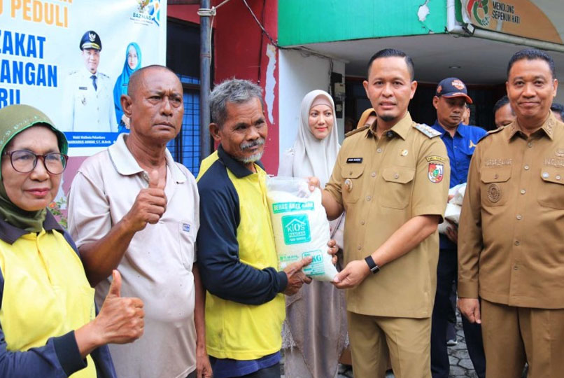 Ribuan Petugas Kebersihan Mendapat Bantuan Pangan Dari Wali Kota Pekanbaru