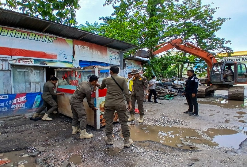 Sebanyak 46 Bangunan Dan Kios Liar Dijalan Bima Di Bongkar Satpol PP Pekanbaru, Ada Apa ?