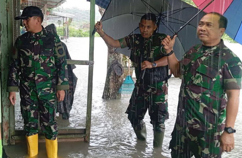 Dandim 0208/AS Tinjau Rumah Anggota Yang Terdampak Banjir