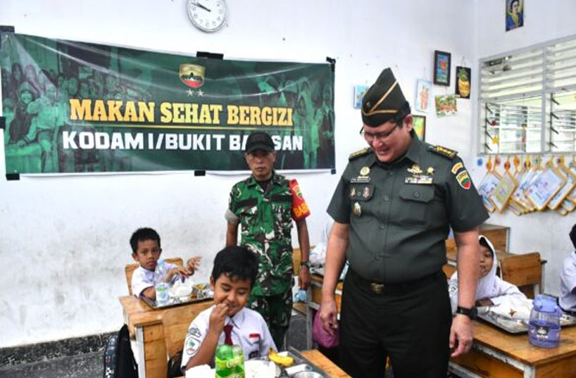 Kodam I/BB Gelar Makan Bergizi Gratis Untuk 1.500 Siswa Sekolah Kartika Di Medan Helvetia