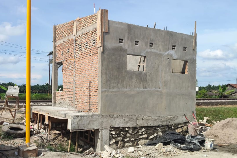 Proyek Pos Jaga Perlintasan Rel KA Ini Diduga Dikerjakan Tanpa Konsultan, Kok Bisa ?