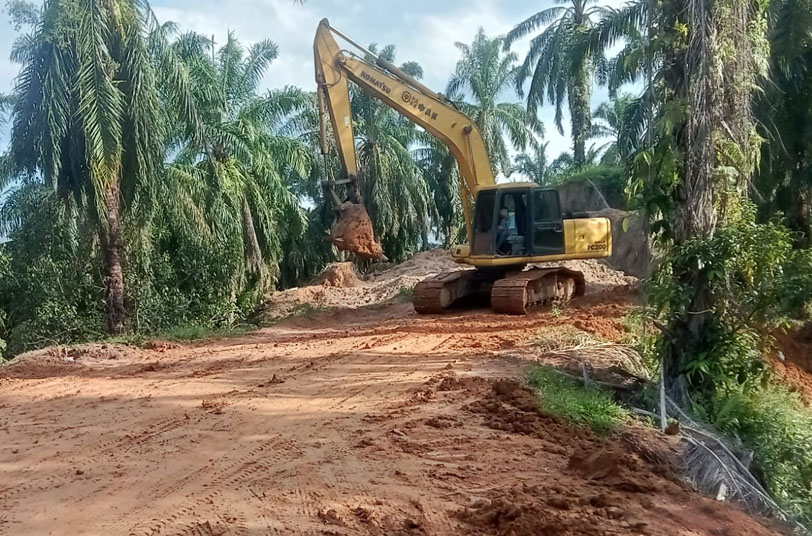 Proyek Tanah Timbun Rekontruksi Jalan Penghubung Dua Desa Berbiaya Rp. 32 Miliar Diduga Tanpa Izin Di Kabupaten Asahan