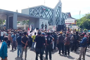Ratusan Pendemo Datangi Kantor Kejati Riau Terkait Lahan TNTN, Begini Tanggapan Satgas PKH