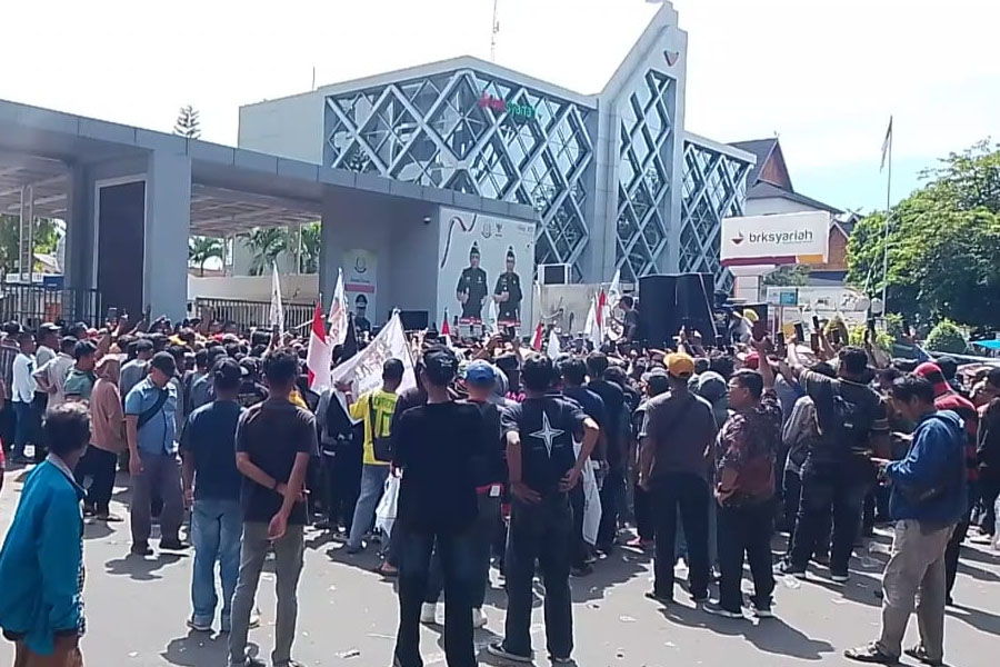 Ratusan Pendemo Datangi Kantor Kejati Riau Terkait Lahan TNTN, Begini Tanggapan Satgas PKH