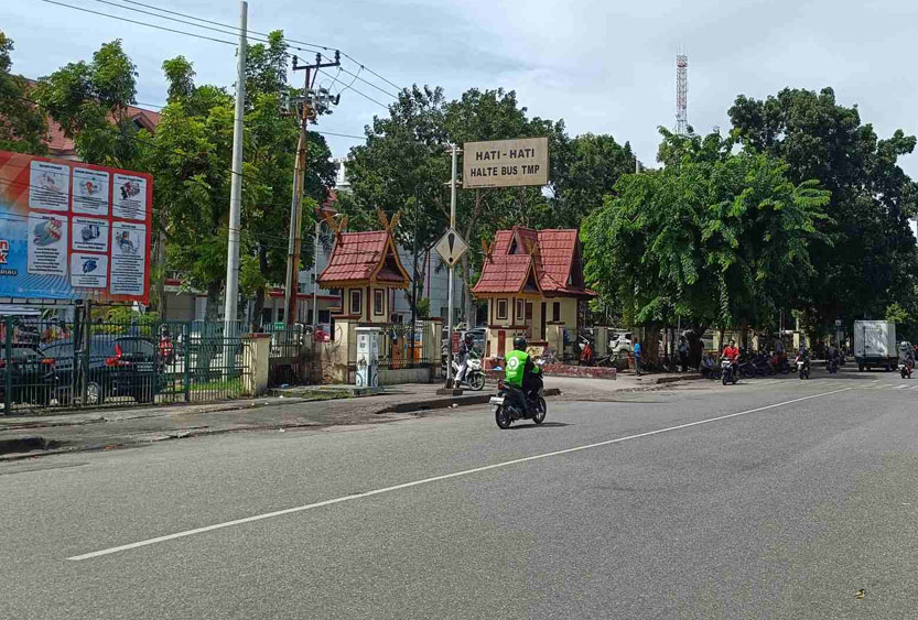 Satpol PP Kota Pekanbaru Kembali Tertibkan PK5 Yang berjualan Diatas Trotoar
