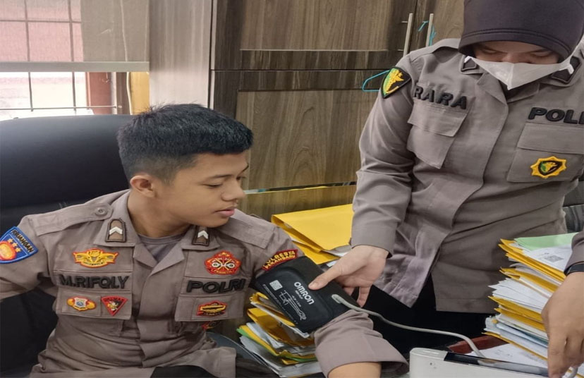 Subsatgas Dokkes Berikan Pelayanan Kesehatan Bagi Personel Polresta Pekanbaru Dalam Pelaksanaan Operasi Zebra 2025