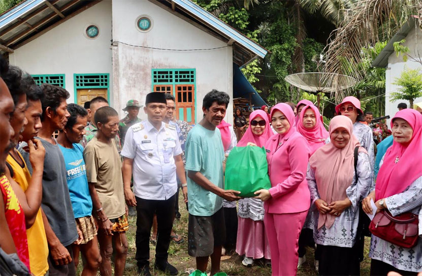 Bhayangkari Sarolangun, Wakil Ketua TP. PKK, Ibu Persit Dan Ibu Adhyaksa, Gandeng BKOW Provinsi Jambi Dalam Kegiatan Anjangsana Ke SAD.