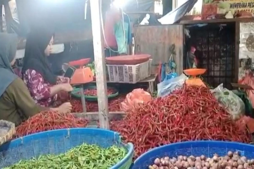 Jelang Akhir Tahun, Harga Cabai Rawit Di Kota Kisaran Mengalami Kenaikan Yang Cukup Tinggi
