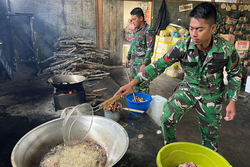 Kodam I/BB Dirikan 12 Dapur Lapangan Untuk Layani Warga Terdampak Di Sumut