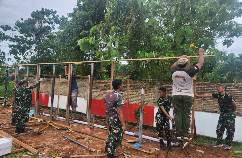 Kodim 0211/Tapteng Dan Korem 023/KS Percepat Pembangunan MCK Untuk Pengungsi