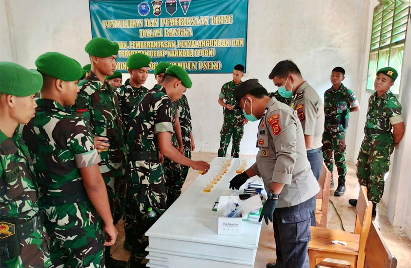 Polres Sarolangun Dan Yonif TP-896/ Serumpun Pseko Mengadakan Test Urine untuk Pencegahan Penyalahgunaan Narkoba