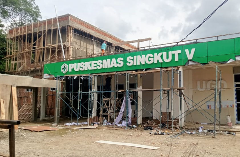 Proyek “Siluman” Pembangunan Puskesmas Kecamatan Singkut Tanpa Plank Informasi Proyek