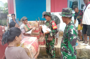 Satgas Gulbencal Kodam I/BB melalui Kodim 0211/TT Salurkan Bantuan Sembako Bagi Warga Terdampak Bencana Di Tapanuli Tengah