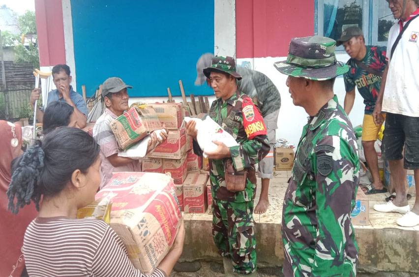 Satgas Gulbencal Kodam I/BB melalui Kodim 0211/TT Salurkan Bantuan Sembako Bagi Warga Terdampak Bencana Di Tapanuli Tengah