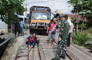 Kehadiran Prajurit TNI-AD Dalam Mendukung Pembangunan Jembatan Modular di Desa Sei Buah Jadi Dambaan Masyarakat