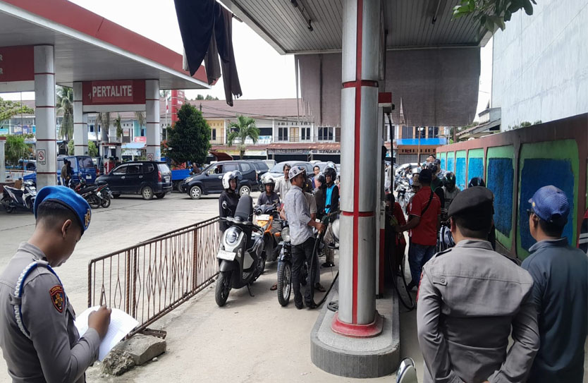 Pastikan Stok BBM Aman, Polres Melawi Patroli Ke Setiap SPBU.