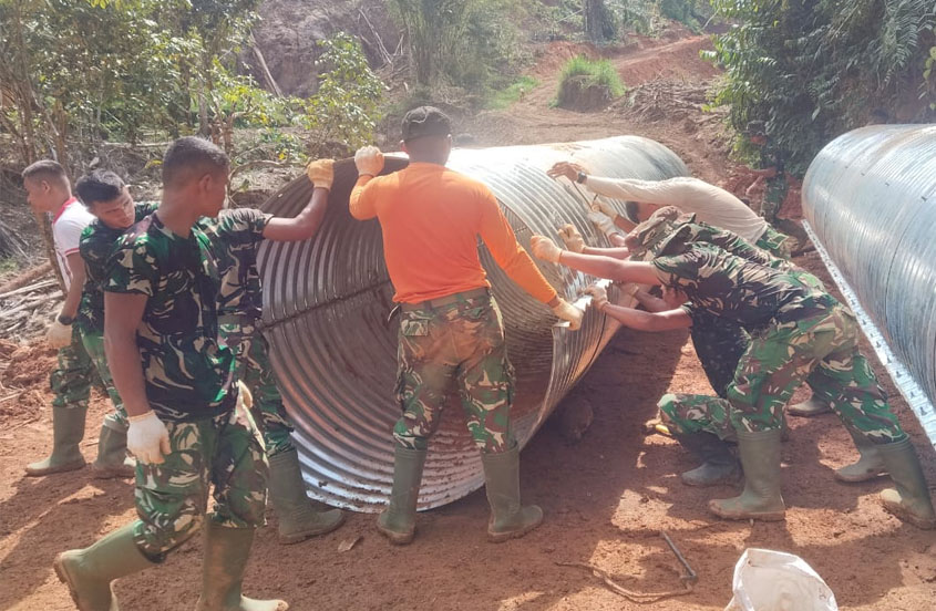 Satgas Gulbencal Kodam I/BB Laksanakan Dripping Jalan dan Mulai Pembangunan Jembatan Aramco Titik V di Sigiring Giring