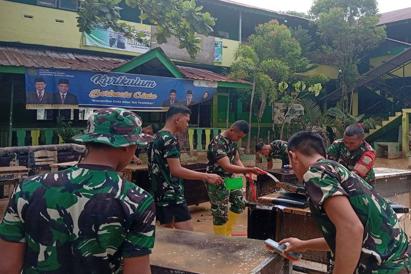 Satgas Gulbencal Kodam I/BB Tuntaskan Pembersihan SD MIN 7 Sibuluan Nalambok Pascabencana Banjir dan Tanah Longsor