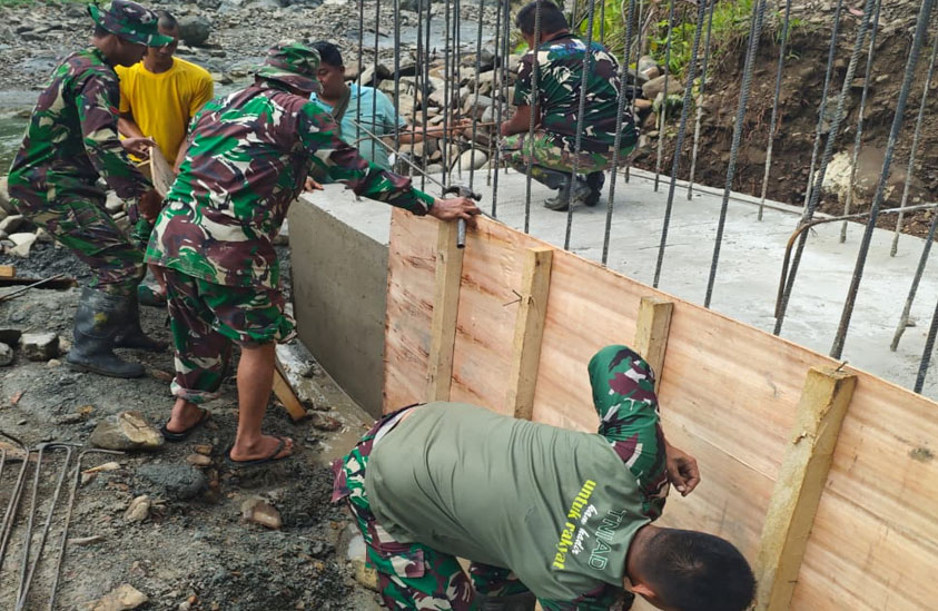 Satgas Yonzipur I/DD Percepat Pambangunan Jembatan Bailey di Kab Nias Selatan