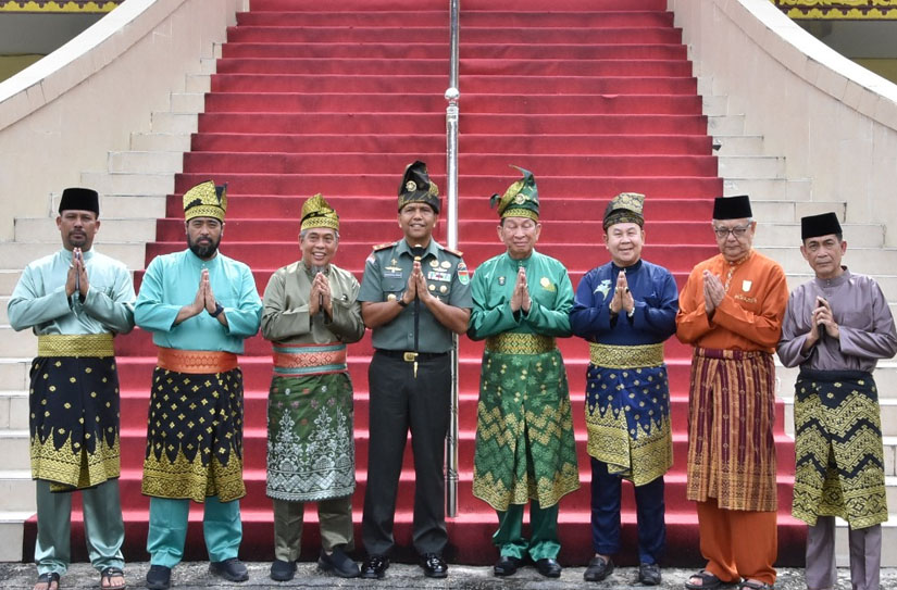 Silaturahmi Danrem 031/WB Brigjen TNI Agustatius Sitepu ke LAMR, Perkuat Sinergi TNI dan Lembaga Adat