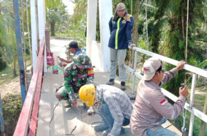 Kodim 0208/Asahan Rehab Jembatan Perintis di Mandarsah, Akses Dua Desa Kembali Lancar