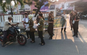 Pererat Silaturahmi, Kejari Asahan Bagikan Takjil ke Masyarakat dan Buka Puasa Bersama Dengan Insan Pers