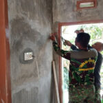 Sentuhan TMMD Ke -127 Kodim 0301/PBR, Instalasi Listrik Terpasang, Rumah Almarhum Yudarfis Kini Lebih Terang dan Aman