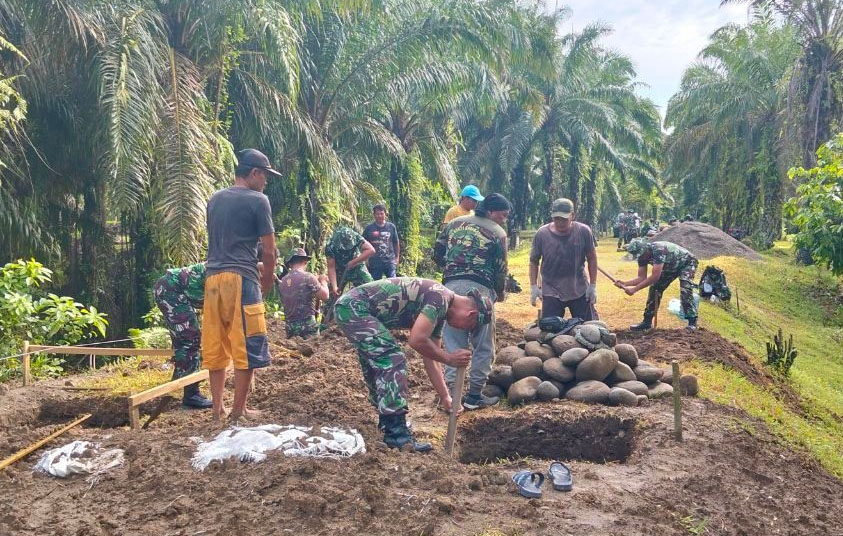 Kodim 0203/Langkat Mulai Pembangunan Jembatan Gantung Penghubung Antar Lingkungan di Kuala