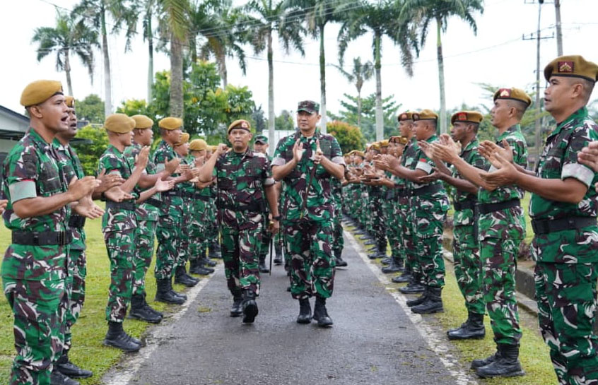 Pangdam I/BB Mayjen TNI Hendy Antariksa ,Tinjau Yonarmed 2/KS, Pastikan Kesiapan Prajurit dan Alutsista