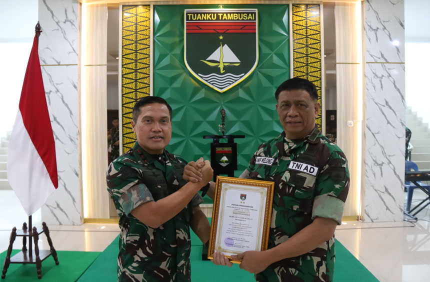 Tradisi Wisuda Purnawira Kodam XIX/TT, Kolonel CHK (Purn) Amir Welong Akhiri Pengabdian Dengan Penuh Kehormatan