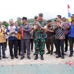 Pangdam I Bukit Barisan Mayjen TNI Hendy Antariksa Resmikan Jembatan Bailey di Kabupaten Tapanuli Utara
