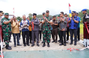 Pangdam I Bukit Barisan Mayjen TNI Hendy Antariksa Resmikan Jembatan Bailey di Kabupaten Tapanuli Utara