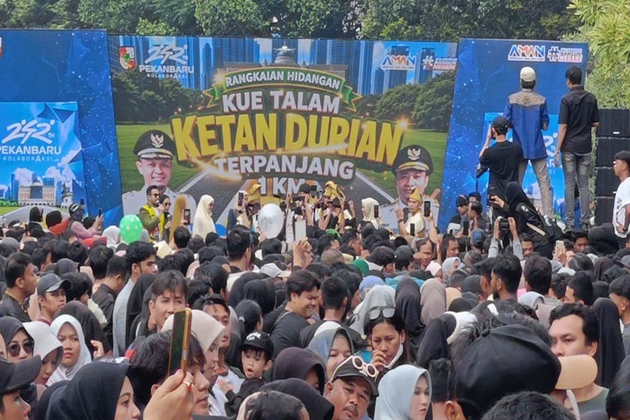 Sambut Hari Jadi Pekanbaru Ke 242, Kue “Terpanjang” Talam Ketan Durian Pecakan Rekor Muri