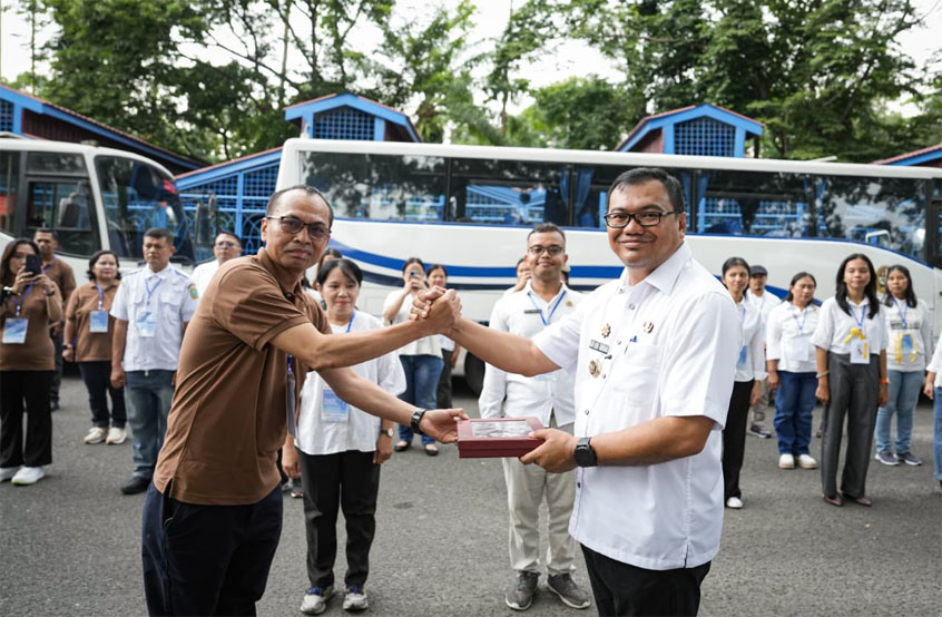 Bupati Deli Serdang Lepas Kontingen Pesparawi, Berangkat Menuju Ke Papua Barat